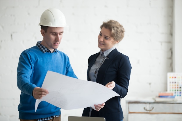 Cum să navighezi birocrația din construcții cu ajutorul unui consultant