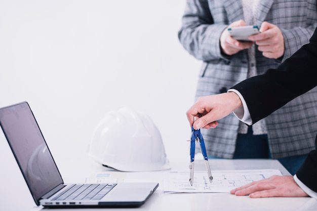 Cum să gestionezi schimbările în timpul derulării unui proiect de construcții